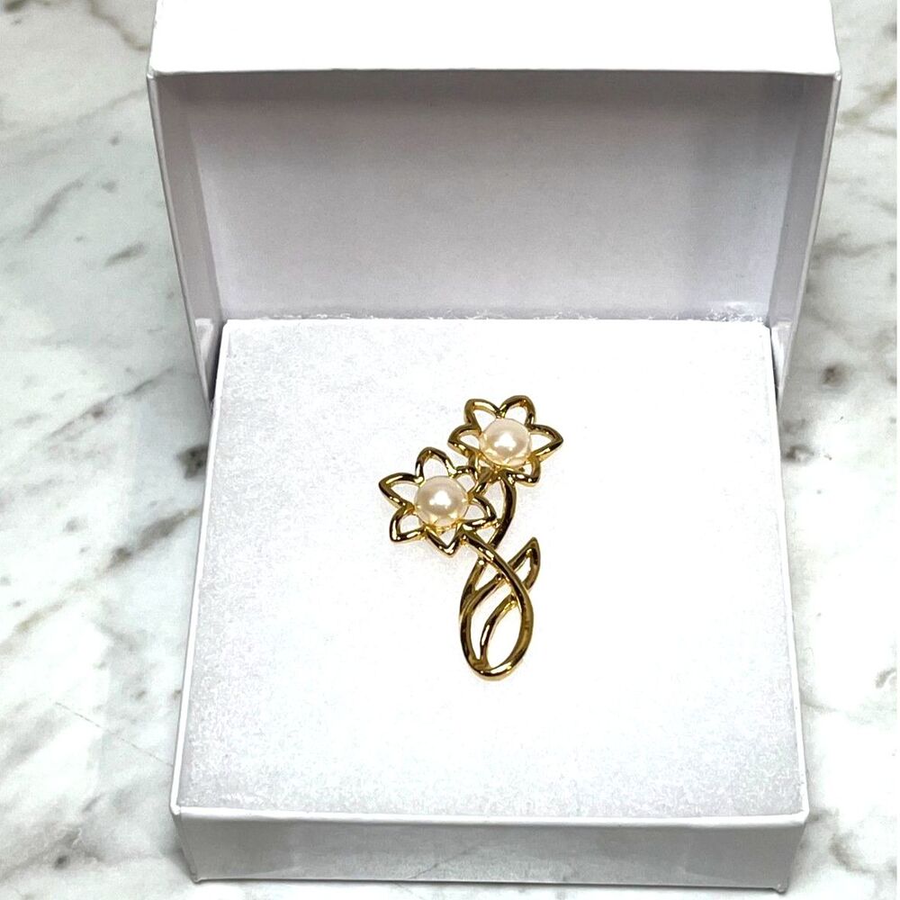 Vintage Gold Toned Floral Flower Brooch Pin Faux Pearl Center Costume Jewelry